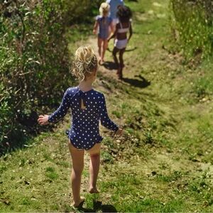 MINNOW GIRLS LONG SLEEVE RASHGUARD IN ATLANTIC DOT